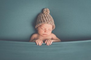 Bébé sous couverture