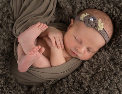 Photographe nouveau-né - Bébé bandeau perle